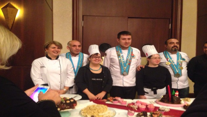 1. Gurme Çikolata Festivali ‘nden Damla Solak ve Gözde Güven Altın madalya ile döndü.