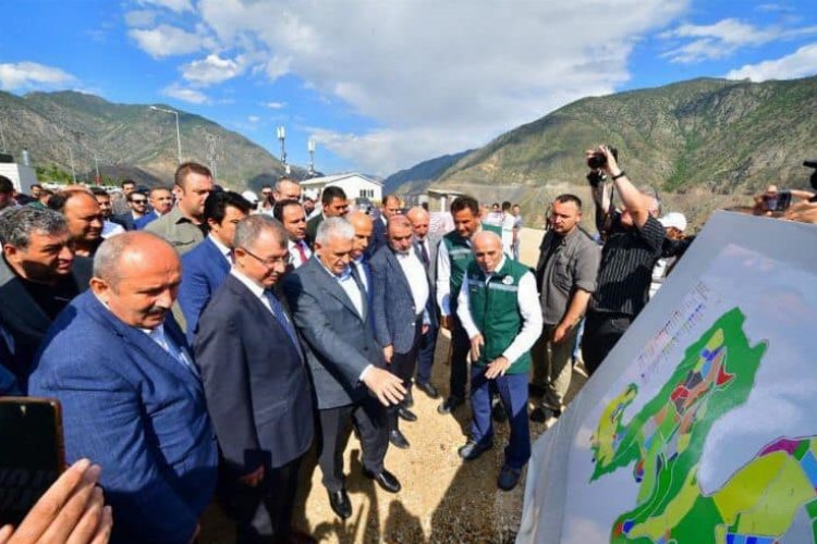 Binali Yıldırım Artvin’de Yeni Yusufeli’yi inceledi