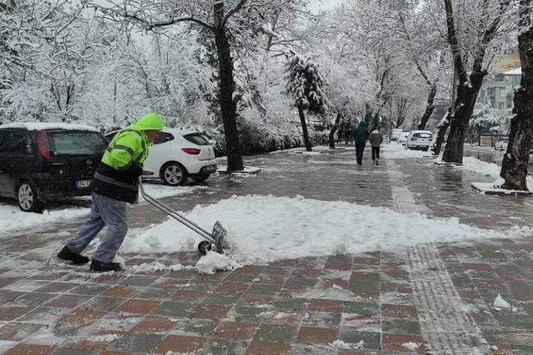 Bursa İnegöl'de kar mesaisi