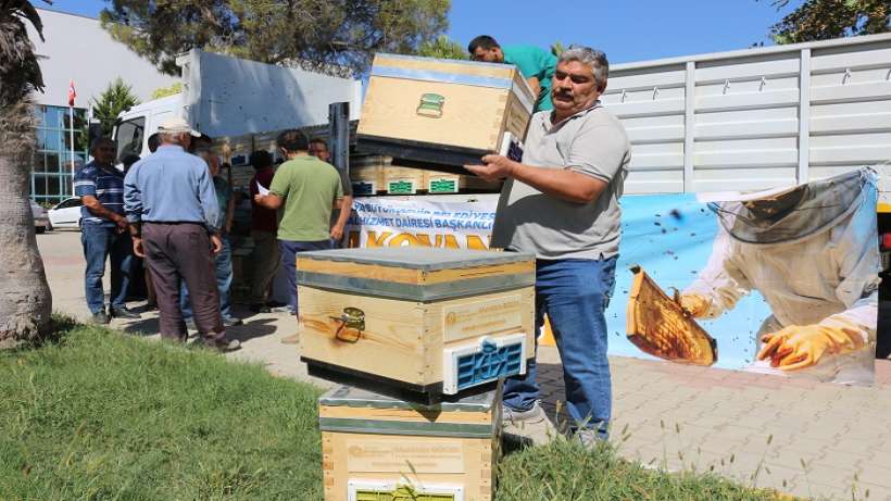 Büyükşehir’den Serikli arıcılara kovan desteği