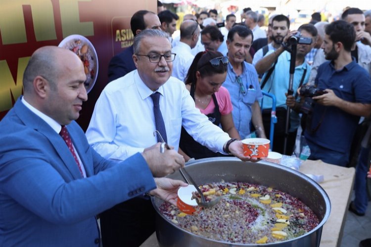 Diyarbakır'da aşure ikramı