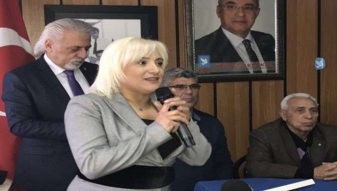 Hülya Yıldırım, DSP İzmit Adaylığı'nı Ak Güvercin Uçurarak Açıkladı