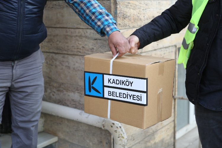 Kadıköy Belediyesi'nden 12 bin yardım kolisi her gün 5 bin 500 kişiye iftar 