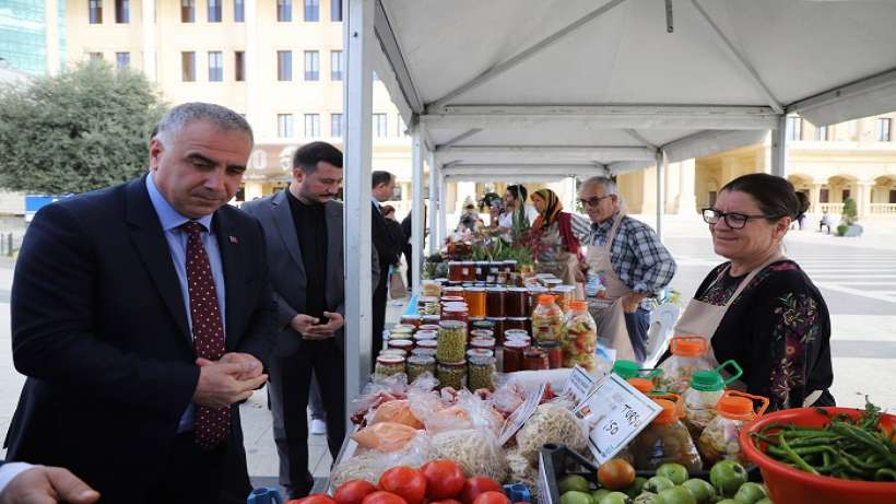 Kendi ürettikleri ürünleri satıyor