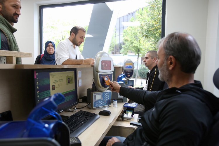 Kocaeli'de yeni Seyahat Kartları Ofisi'nde ilk gün yoğunluğu