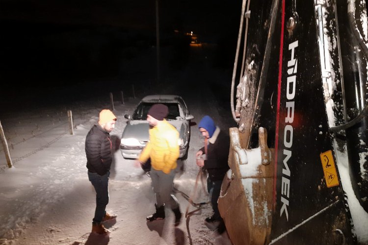 Kocaeli İzmit Belediyesi karla ekipleri sahada 