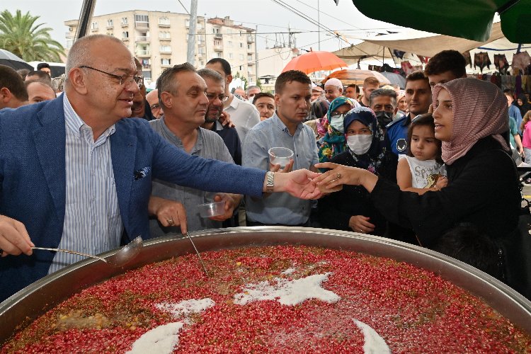 Manisa'da aşure günlerine Perşembe Pazarı'nda devam