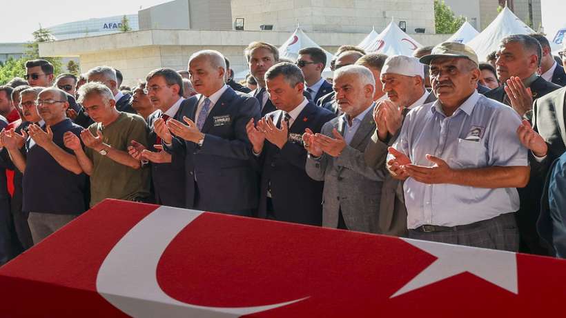 Şehit AKUT Gönüllüleri Son Yolculuğuna Uğurlandı