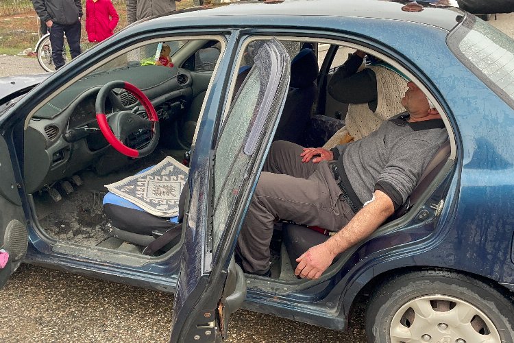 Adıyaman'da iki otomobil çarpıştı: 7 yaralı 