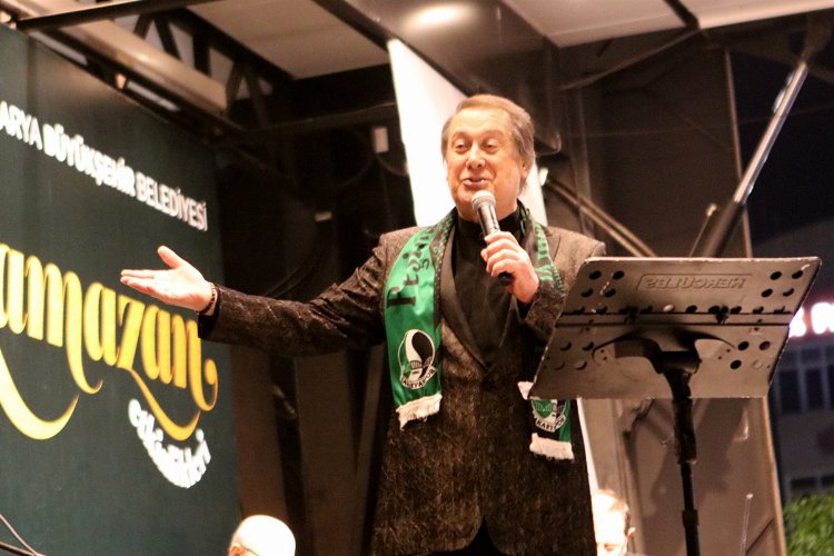 Ahmet Özhan Sakarya'da sahne aldı 