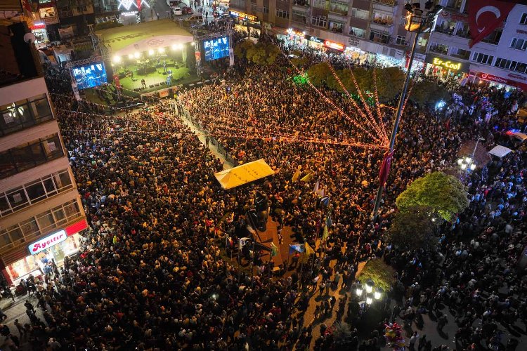 Ankara'da miting gibi konser! Haluk Levent Polatlılıları coşturdu