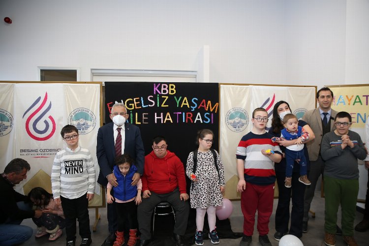 Başkan Büyükkılıç Kayseri Engelsiz Yaşam Merkezi’nde Down Sendromlu miniklerle buluştu 