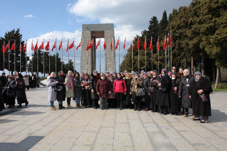 Başkan Tekin ve Bilecik Pazaryeri kadınlarından ecdada dua 
