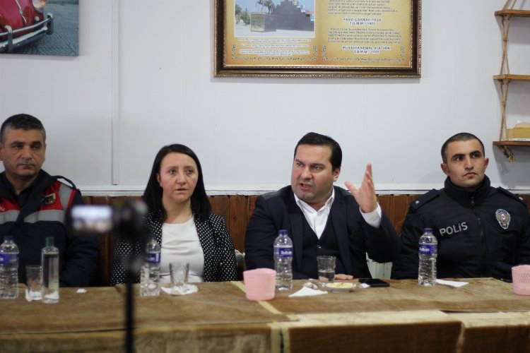 Bilecik’in Pazaryeri Kaymakamı Ferhat Altay Halk Gününde vatandaşların sorunlarını dinledi 