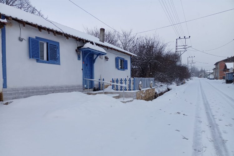 Bilecik Pazaryeri ilçesi güne kar ile uyandı 