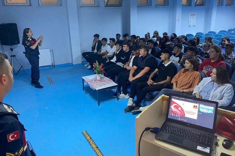 Bilecik Pazaryeri’nde Jandarma'dan 'Astsubaylık' tanıtımı