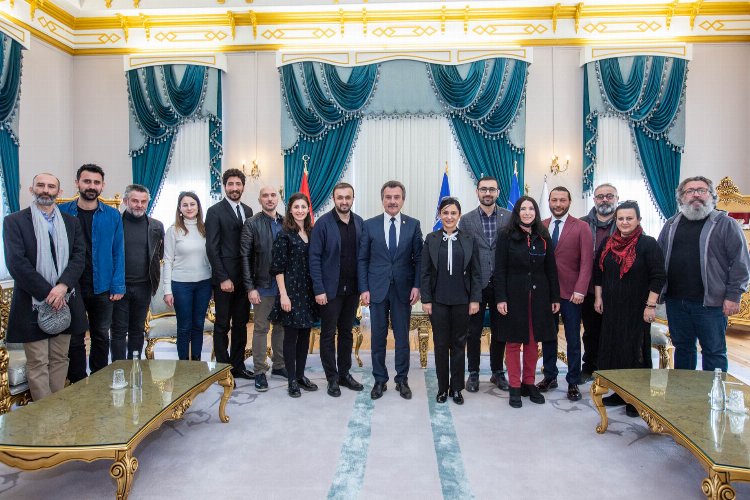 Bursa'da Büyükşehir Başkanvekili tiyatrocuları kabul etti