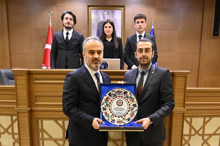 Bursa'da üniversiteli gençlerden meclis simülasyonu