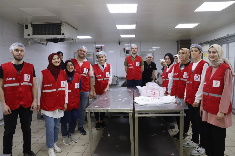 Bursa'da Türk Kızılayı 30 binin üzerinde sıcak yemek dağıttı