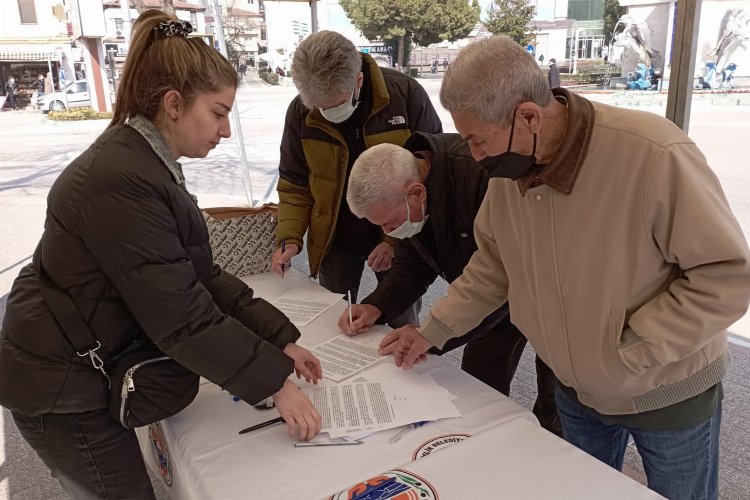Bursa Gemlik'te 'Körfezime Dokunma' imzaları sürüyor