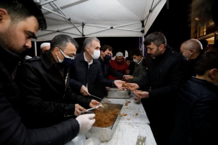 Bursa İnegöl'de Miraç Kandilinde helva dağıtıldı 