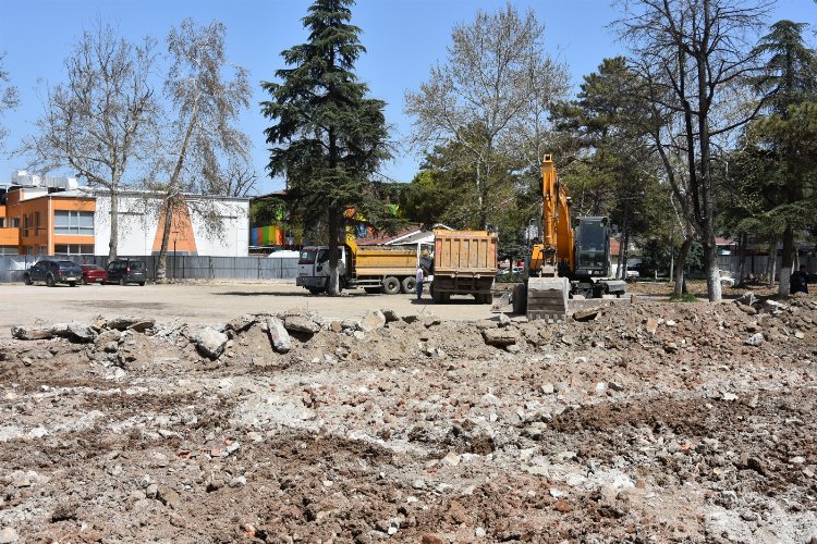 Bursa Yenişehir'de dev meydana ilk kazma vuruldu 