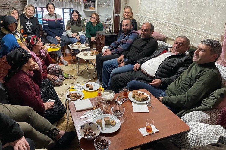 CHP Hopa'da ev ziyaretlerine devam ediyor 