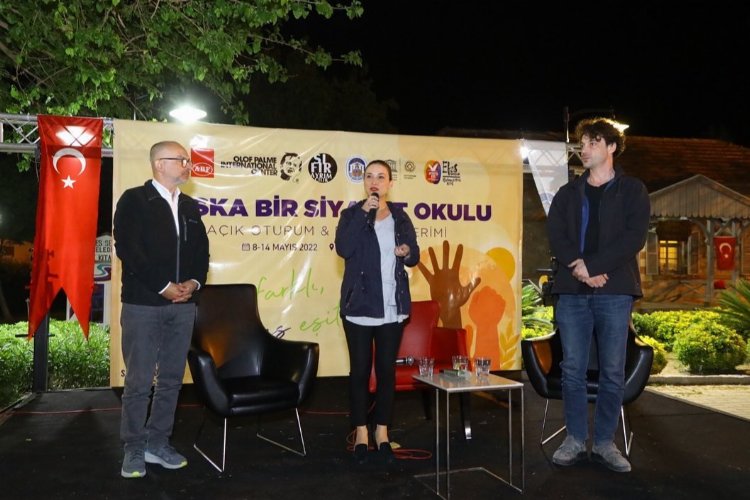 Demokrasinin geleceği İzmir Selçuk'ta konuşuldu 
