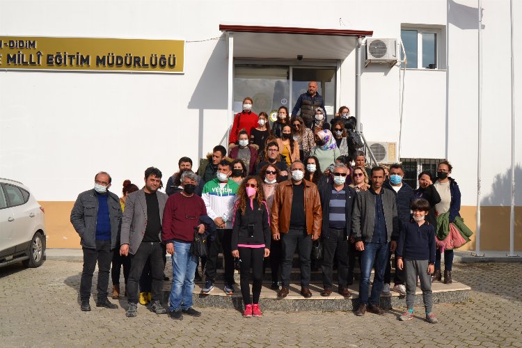 Didim'de görevden alınan müdür için bir araya geldiler 