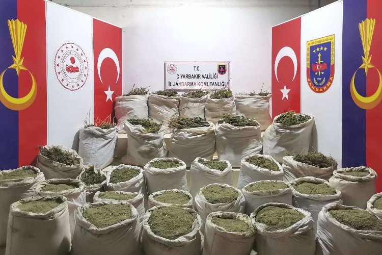 Diyarbakır'da 2 tona yakın uyuşturucu madde ele geçirildi