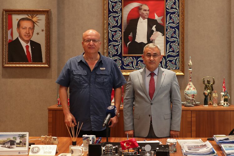 Dünyanın en uzun bayrağı Kütahya'da açıldı
