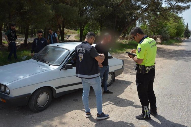 Eş zamanlı huzur kapsamında Adıyaman'da 2 bini aşkın şahıs denetlendi