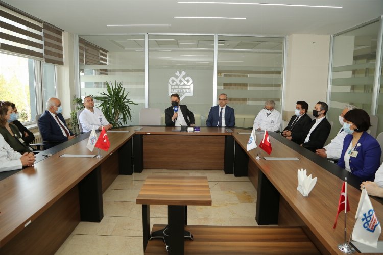 ERÜ'de Başhekimlik devir teslim töreni düzenlendi