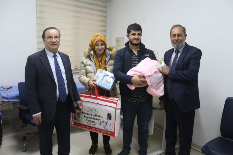 Gaziantep Büyükşehir, 350 işitme engelli ebeveyne 'Bebek sesi algılayıcısı' hediye etti 