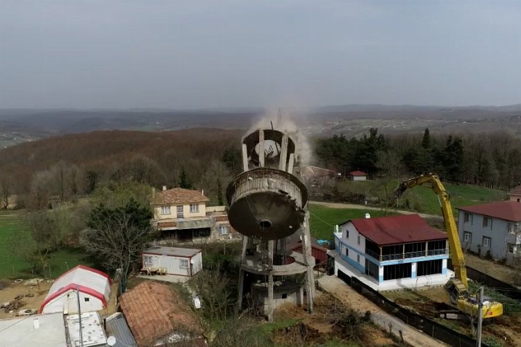 Gebze Kargalı'da ayaklı su deposu yıkılıyor 