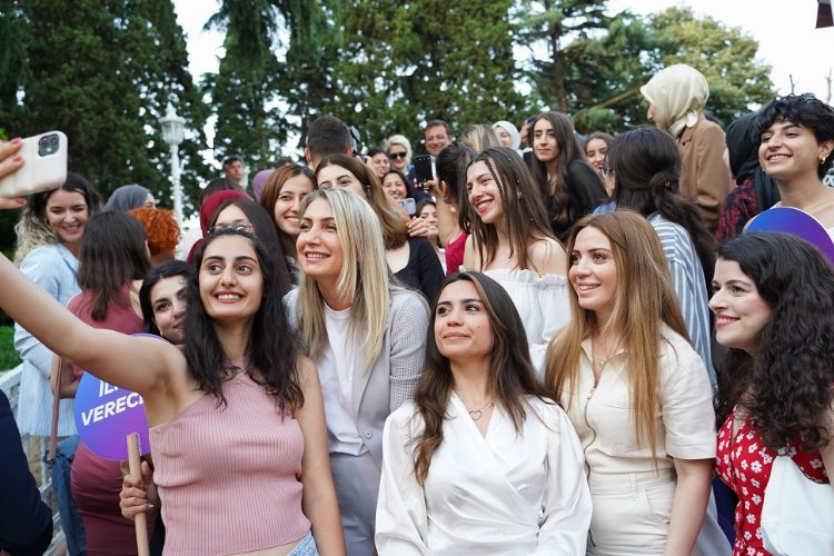 İstanbul'da bin kız öğrenci hayallerini büyütecek
