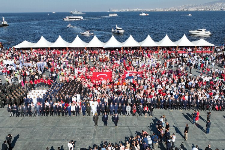 İzmir'de tarihi 100. yıl kutlamaları başladı