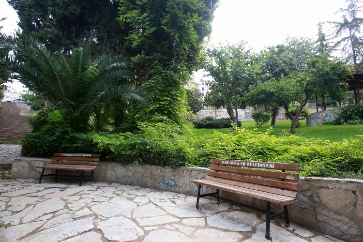 İzmir Karabağlar'da Adnan Süvari Parkı yenilendi