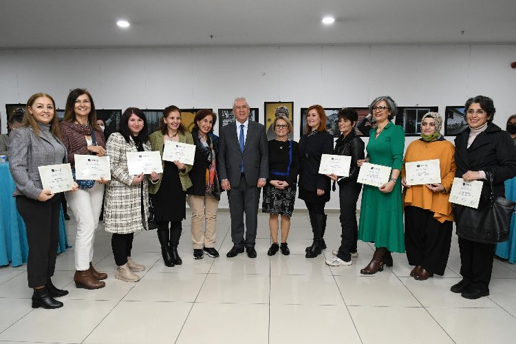 'Kadınların Objektifinden Karabağlar' sergisi açıldı