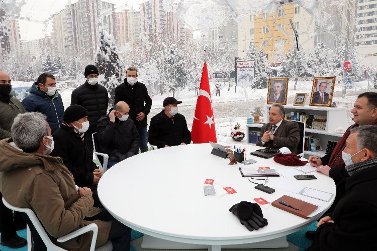 Kar ve soğuğa rağmen Başkan Yalçın 'Şeffaf Oda'da