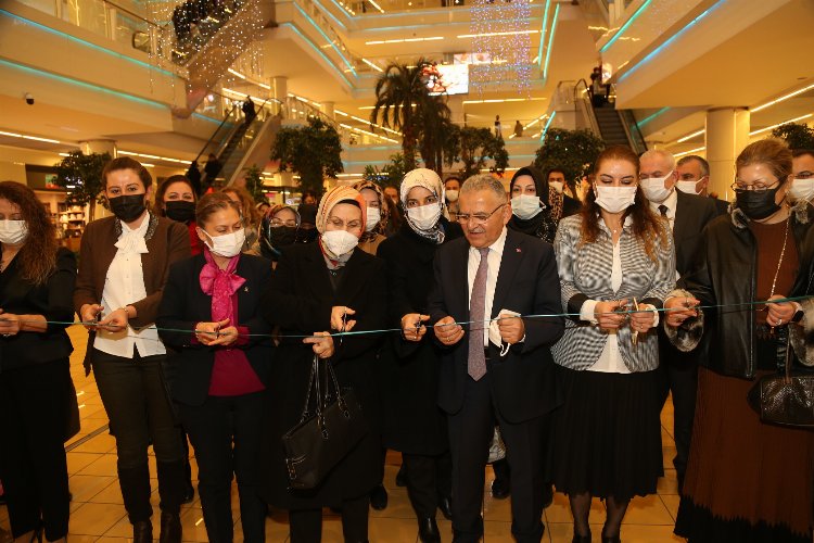 Kayseri'de 'Özel Tasarım Deri Aksesuarları' sergisi açıldı 