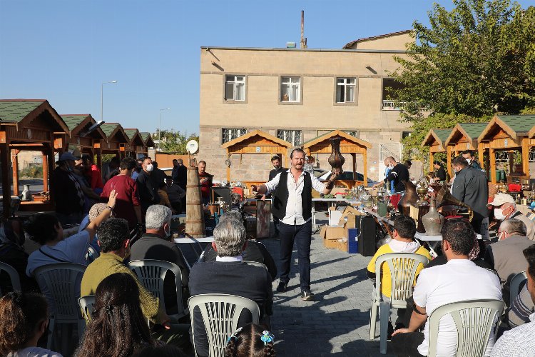 Kayseri Talas'ta Antika Pazarı hız kesmeden devam ediyor 