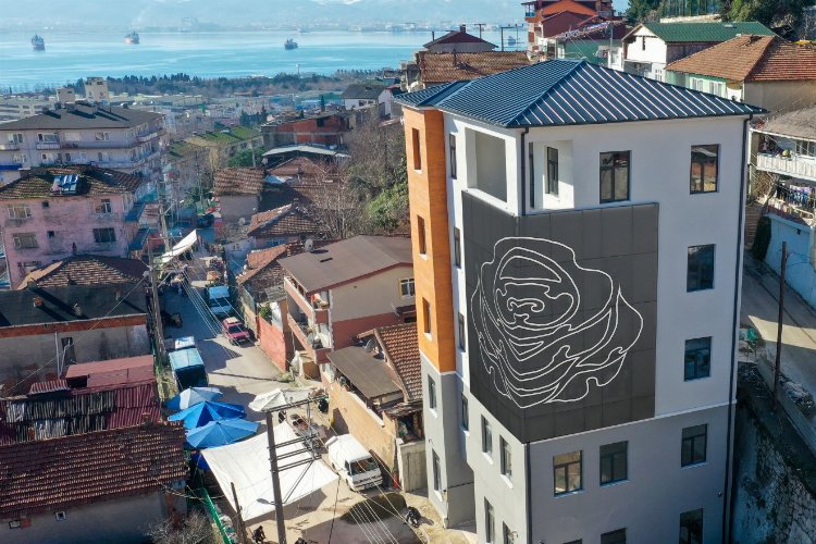 Kocaeli'de Gültepe Kültür Merkezi'ne 'gül motifi' renk kattı