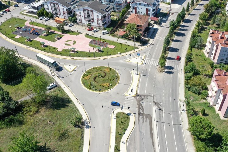 Kocaeli'de İpek yolu bulvarında trafik çizgileri çekildi