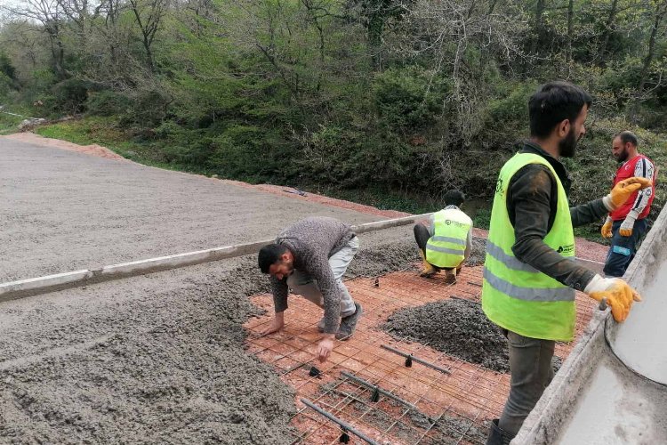 Kocaeli Derince Çal - Turaş köyleri bağlantısına beton yol yapılıyor