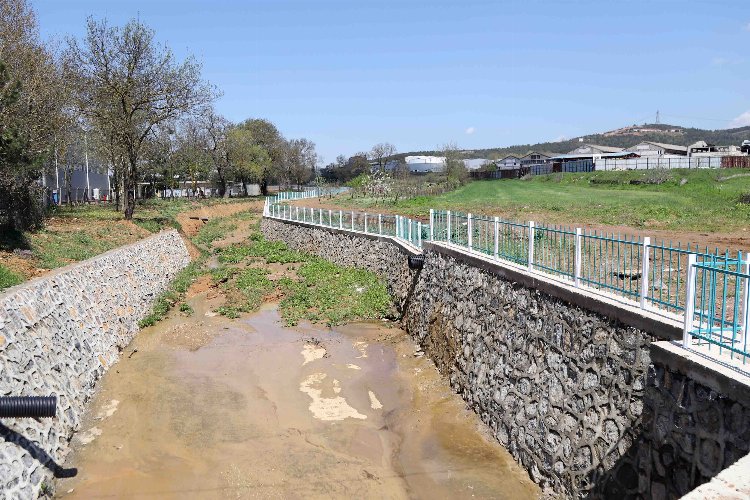 Kocaeli Gebze'de yağmur suyu kontrol altına alınıyor 