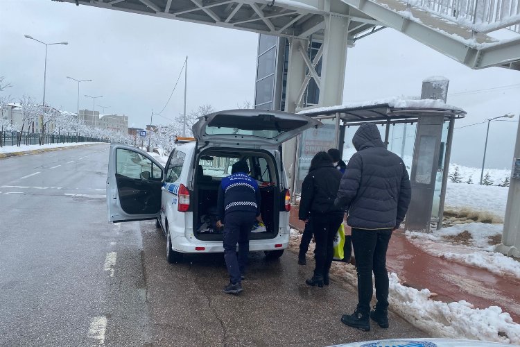 Kocaeli'nde Zabıta vatandaşa hizmet etmeye devam ediyor 