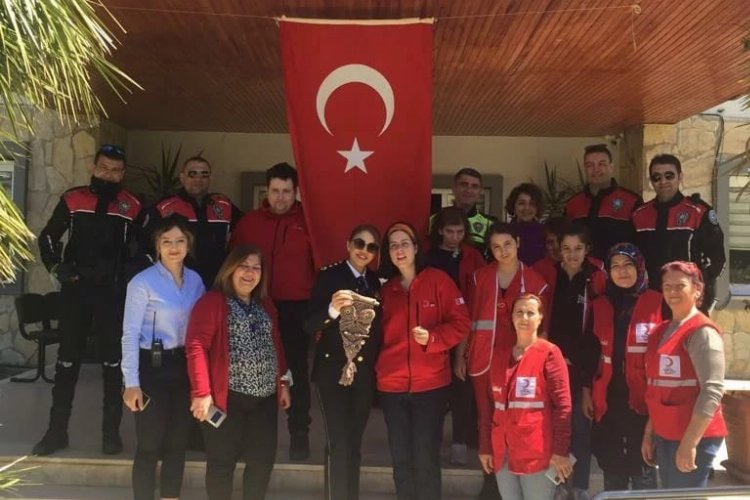 Kızılay Urla'dan emniyete ziyaret