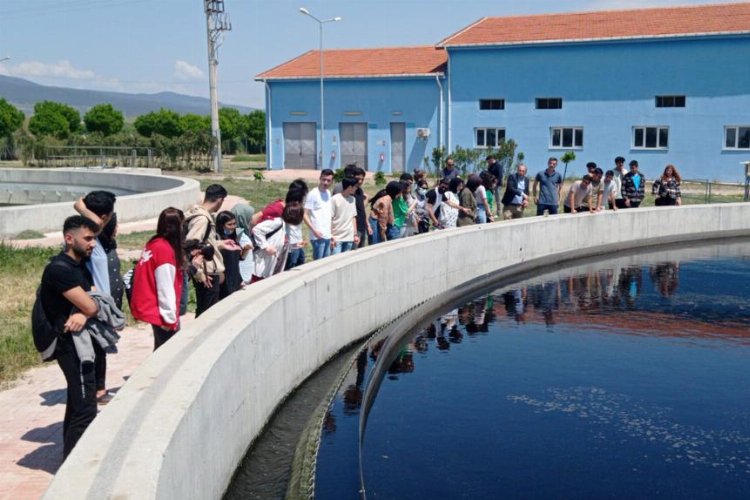 Manisa'da öğrenciler çevre dostu tesisi inceledi