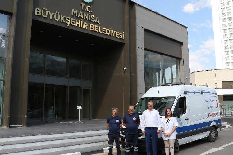 Manisa'nın nakil ambulansı ve ekibi hastaların yanında